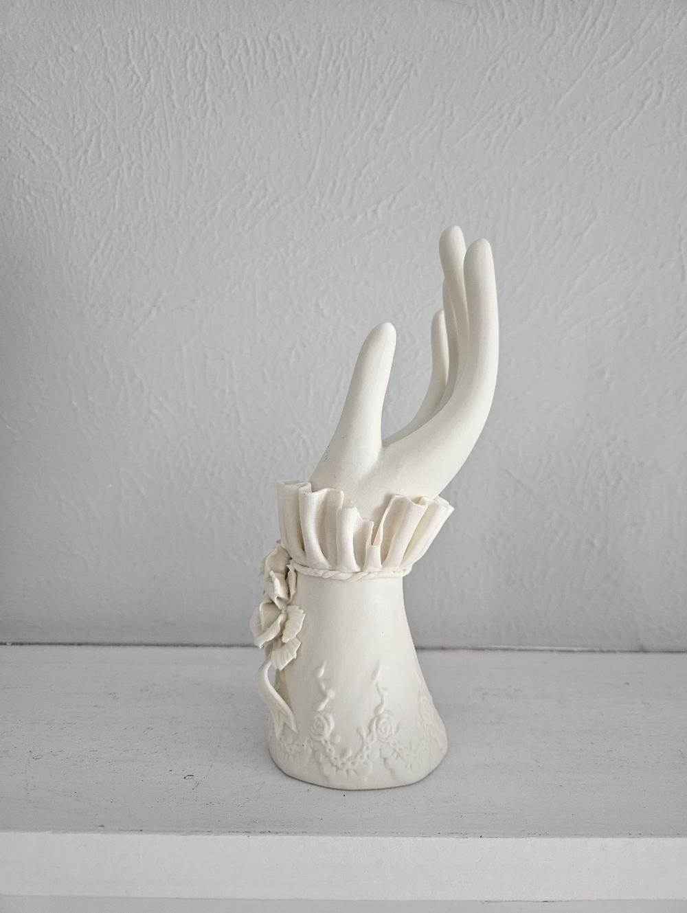 Vintage Bisque Porcelain Victorian Hand Statue/Figurine With Roses - Picture 5 of 7
